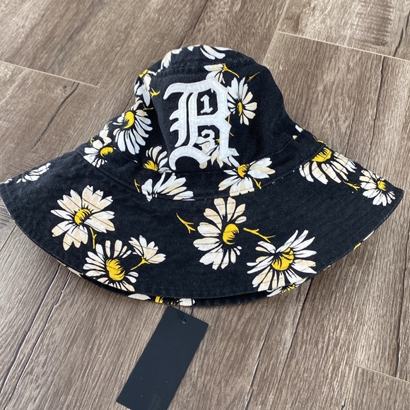 R13 Bucket Hat - Picture 6 of 14